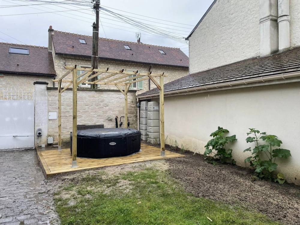 terrasse avec jacuzzi